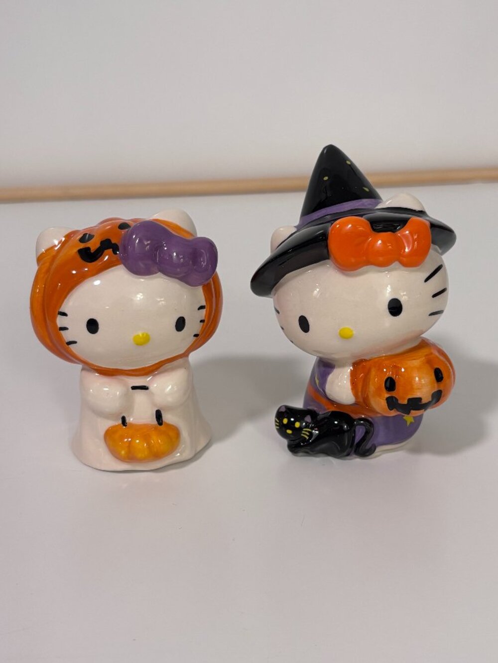Salt and Pepper Shaker Set - Hello Kitty Halloween